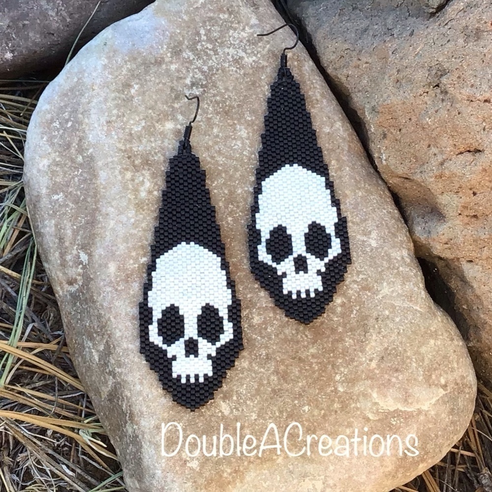 Skull Beaded Earrings, New, Handmade by Me - Picture 5 of 8